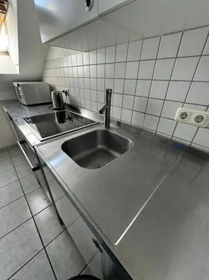 Küche/Küchenzeile in der Unterkunft Traumhafte Wohnung direkt am See, S-Bahn nähe