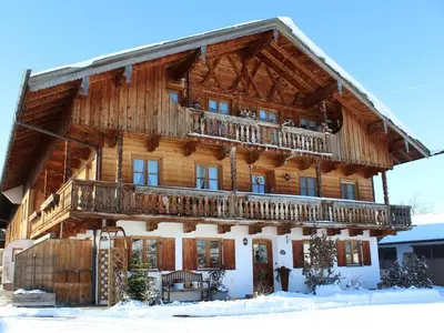 Das Gebäude in dem sich das Ferienhaus befindet