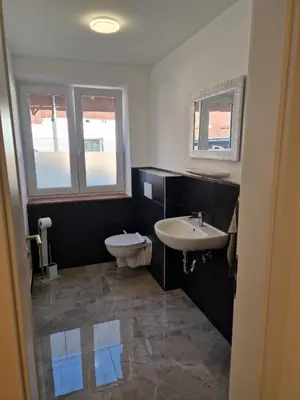 Ein Badezimmer in der Unterkunft LivBiz Apartments - Adelsried