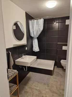 Ein Badezimmer in der Unterkunft LivBiz Apartments - Adelsried