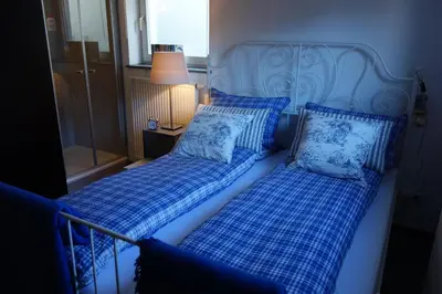 Ein Bett oder Betten in einem Zimmer der Unterkunft Chiemgau-ROOM, helles Souterrain, eigene Terrasse