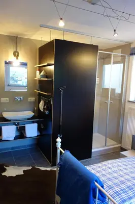Ein Badezimmer in der Unterkunft Chiemgau-ROOM, helles Souterrain, eigene Terrasse