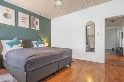 Ein Bett oder Betten in einem Zimmer der Unterkunft cruwzo I Modern Centrally Located Apartment with Parking Modern Centrally Located Apartment with Parking