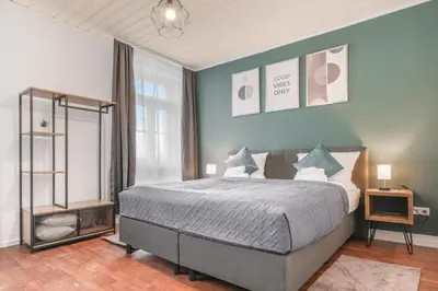 Ein Bett oder Betten in einem Zimmer der Unterkunft cruwzo I Modern Centrally Located Apartment with Parking Modern Centrally Located Apartment with Parking