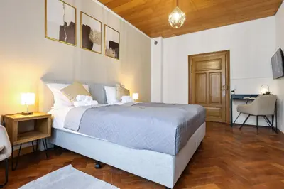 Ein Bett oder Betten in einem Zimmer der Unterkunft cruwzo I Modern Centrally Located Apartment with Parking Modern Centrally Located Apartment with Parking