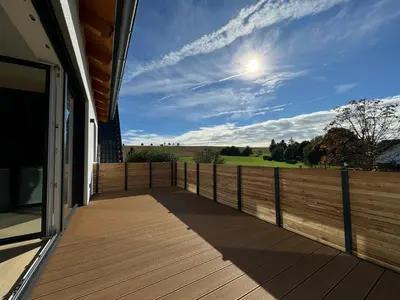 Ein Balkon oder eine Terrasse in der Unterkunft Neues Repräsentatives Designer Loft im Herzen Bayerns