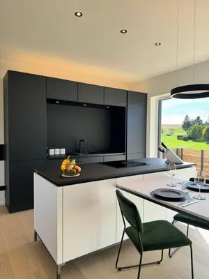 Küche/Küchenzeile in der Unterkunft Neues Repräsentatives Designer Loft im Herzen Bayerns