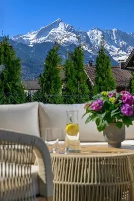 Ein allgemeiner Bergblick oder ein Berglick von der Ferienwohnung aus
