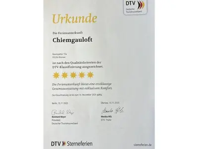 Ein Zertifikat, Auszeichnung, Logo oder anderes Dokument, das in der Unterkunft Chiemgauloft Comfortable holiday residence ausgestellt ist