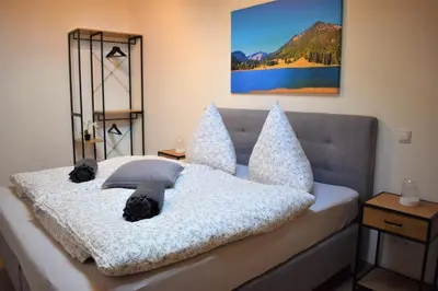 Ein Bett oder Betten in einem Zimmer der Unterkunft Ferienwohnungen Rosenheim - Pang