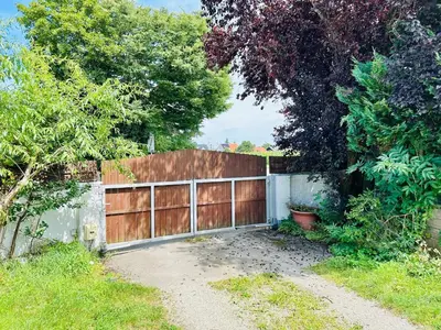 Ein Garten an der Unterkunft Modern und stilvoll eingerichtetes Tiny House