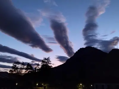 Ein allgemeiner Bergblick oder ein Berglick von der Ferienwohnung aus