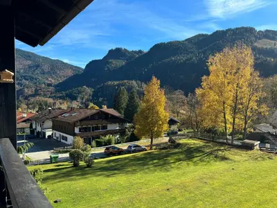 Ein allgemeiner Bergblick oder ein Berglick von der Ferienwohnung aus