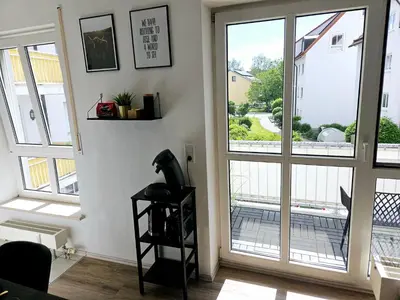 Ein Balkon oder eine Terrasse in der Unterkunft Like at home - moderne Wohnung in Königsbrunn - 30qm - Netflix