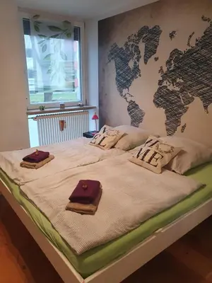 Ein Bett oder Betten in einem Zimmer der Unterkunft Ferienwohnung Apartment modern, bis 4 Personen, Altstadt fußläufig