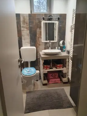 Ein Badezimmer in der Unterkunft Ferienwohnung Apartment modern, bis 4 Personen, Altstadt fußläufig