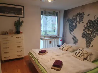 Ein Bett oder Betten in einem Zimmer der Unterkunft Ferienwohnung Apartment modern, bis 4 Personen, Altstadt fußläufig