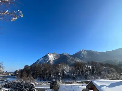 Ein allgemeiner Bergblick oder ein Berglick von der Ferienwohnung aus