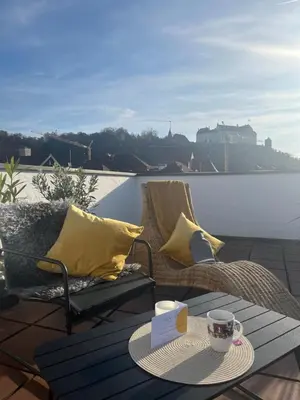 Ein Balkon oder eine Terrasse in der Unterkunft Über den Dächern der Landshuter Altstadt