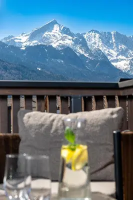 Ein allgemeiner Bergblick oder ein Berglick von der Ferienwohnung aus