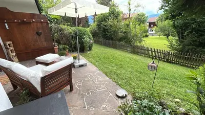 Ein Garten an der Unterkunft Tegernsee Perle