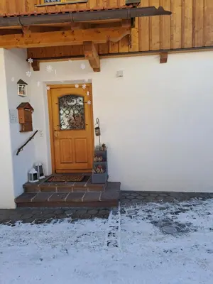 Eine Fassade oder ein Eingang zu Ferienwohnung Schwarzenberger