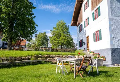 Ein Garten an der Unterkunft Pilgerhaus Wildsteig