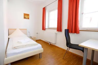 Ein Bett oder Betten in einem Zimmer der Unterkunft Hotel Stadtblick Friedberg