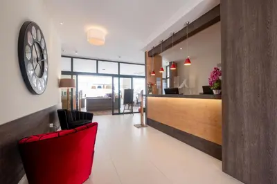 Ein Sitzbereich in der Unterkunft Amaro Hotel