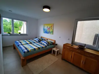 Ein Bett oder Betten in einem Zimmer der Unterkunft Ferienwohnung Kolpingstraße