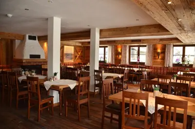 Ein Restaurant oder anderes Speiselokal in der Unterkunft Gasthaus Georg Ludwig Maising