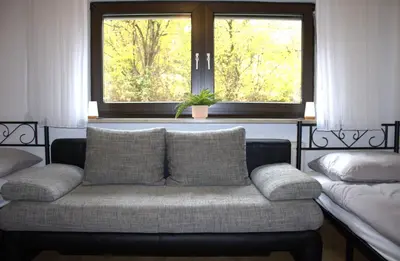 Ein Sitzbereich in der Unterkunft Traumhafte Ferienwohnung Andechs