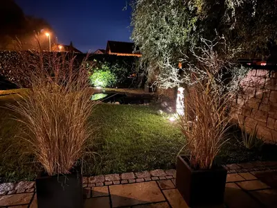 Ein Garten an der Unterkunft Haus am Mühlbach