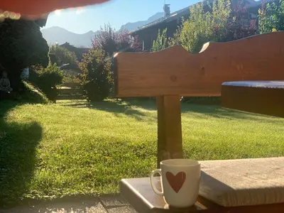 Ein allgemeiner Bergblick oder ein Berglick von der Pension aus