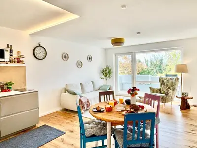 Ein Sitzbereich in der Unterkunft Snug Stays 5 - Design Apartment mit Sonnenbalkon, ruhig, zentral