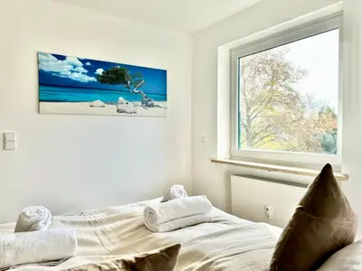 Ein Bett oder Betten in einem Zimmer der Unterkunft Snug Stays 5 - Design Apartment mit Sonnenbalkon, ruhig, zentral