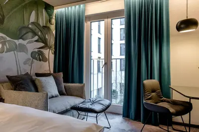 Ein Sitzbereich in der Unterkunft Motel One München Hauptbahnhof