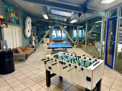 Eine Spielezimmer in der Unterkunft muchhome LUXURY APARTMENTS - MuchLoft - Vintage Loft in Bad Tölz mit Freizeitlounge