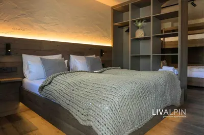 Ein Bett oder Betten in einem Zimmer der Unterkunft LIVALPIN Suite