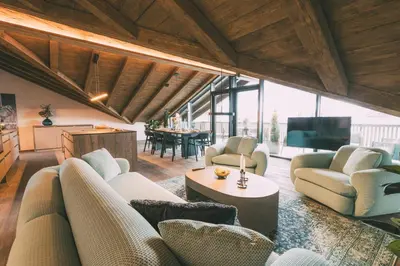 Ein Sitzbereich in der Unterkunft LIVALPIN Chalet - with private Sauna & Whirlpool
