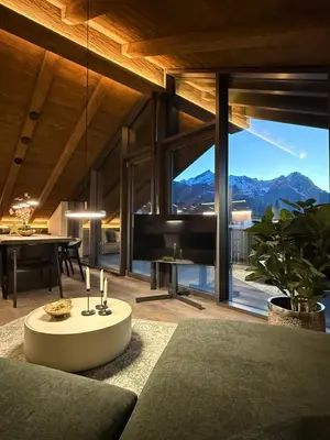 Ein allgemeiner Bergblick oder ein Berglick von der Ferienwohnung aus