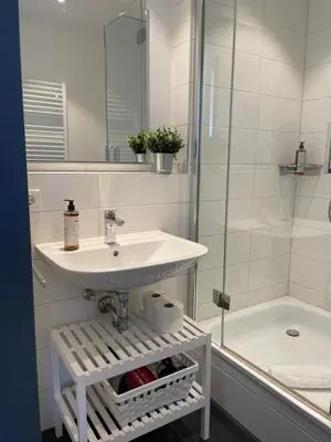 Ein Badezimmer in der Unterkunft Modernes City-Apartment Nähe Uniklinikum und Zentrum
