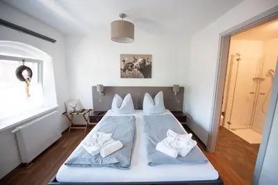 Ein Bett oder Betten in einem Zimmer der Unterkunft Königswirt Historischer Landgasthof