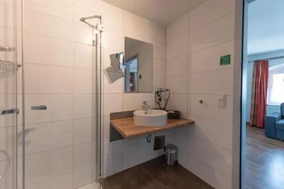 Ein Badezimmer in der Unterkunft Königswirt Historischer Landgasthof