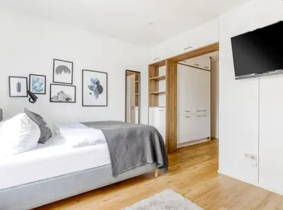 Ein Bett oder Betten in einem Zimmer der Unterkunft My Suite II - Augsburg City - Netflix