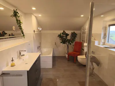 Ein Badezimmer in der Unterkunft Ferienhaus mit 3 Schlafzimmer in Seenähe