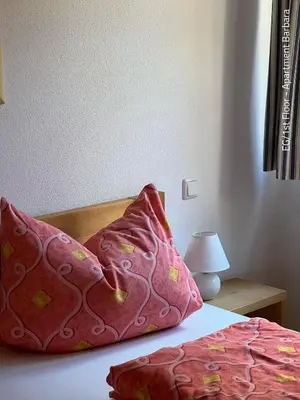Ein Bett oder Betten in einem Zimmer der Unterkunft Ferienwohnung Barbara
