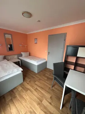 Ein Bett oder Betten in einem Zimmer der Unterkunft 2-Rent Group Hostel Rooms AUB162