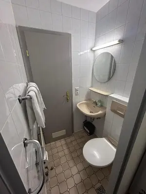 Ein Badezimmer in der Unterkunft 2-Rent Group Hostel Rooms AUB162