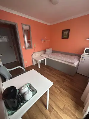 Ein Bett oder Betten in einem Zimmer der Unterkunft 2-Rent Group Hostel Rooms AUB162